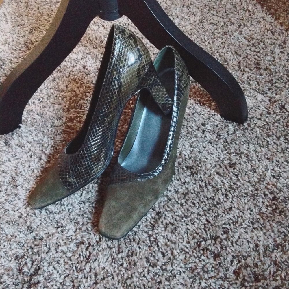 Karen Scott "Lindsey" Leather/snakeskin print pumps